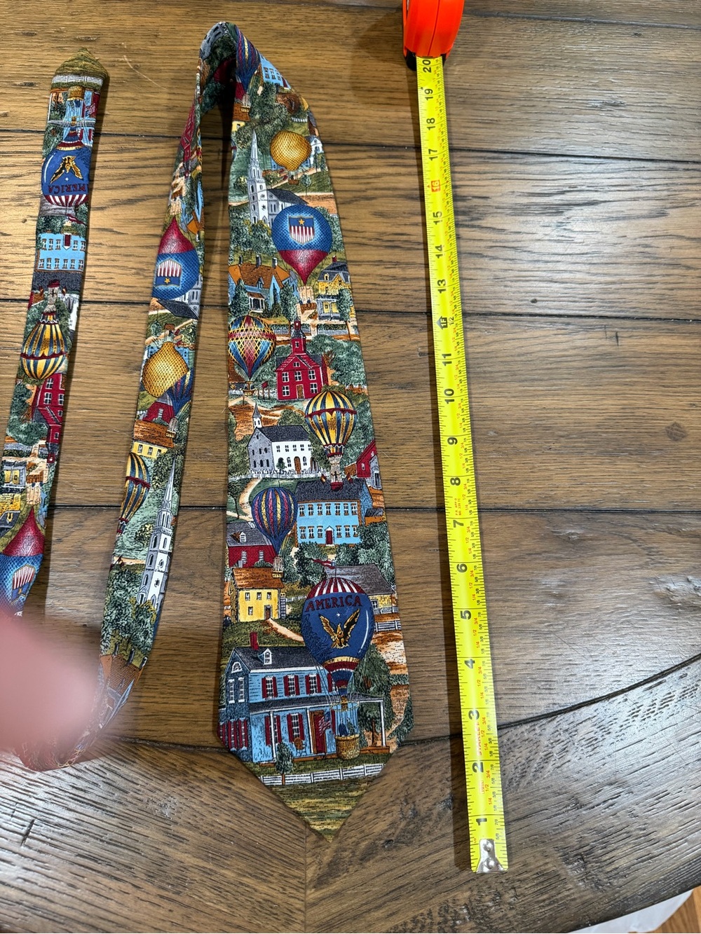 Van Heusen America Scenic Hot Air Balloon Silk Tie in Red, Blue, Yellow, Green - Picture 7 of 11
